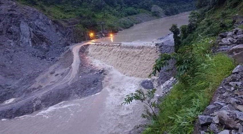 अरुण नदीमा पानीको बहाव बढ्यो, सतर्कता अपनाउन अनुरोध