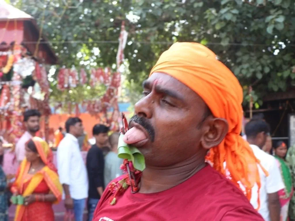 बागेश्वरी मन्दिरमा जिब्रो छेड्दै भक्तजन