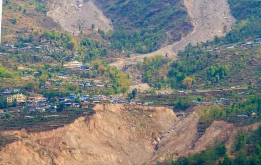 दोलखाको उत्तरी क्षेत्रका स्थानीय सधैँ पहिरोको चपेटामा