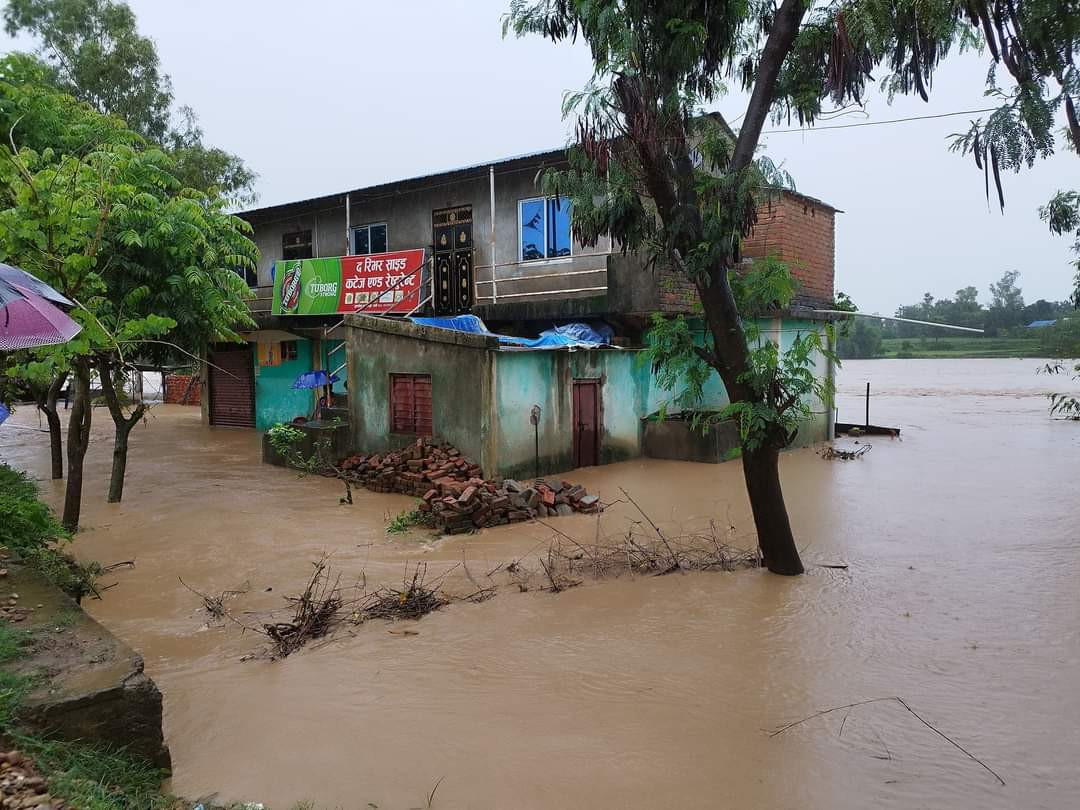 बाढी, पहिरो र डुबानमा पुरिएर देशभर १४ जनाको मृत्यु