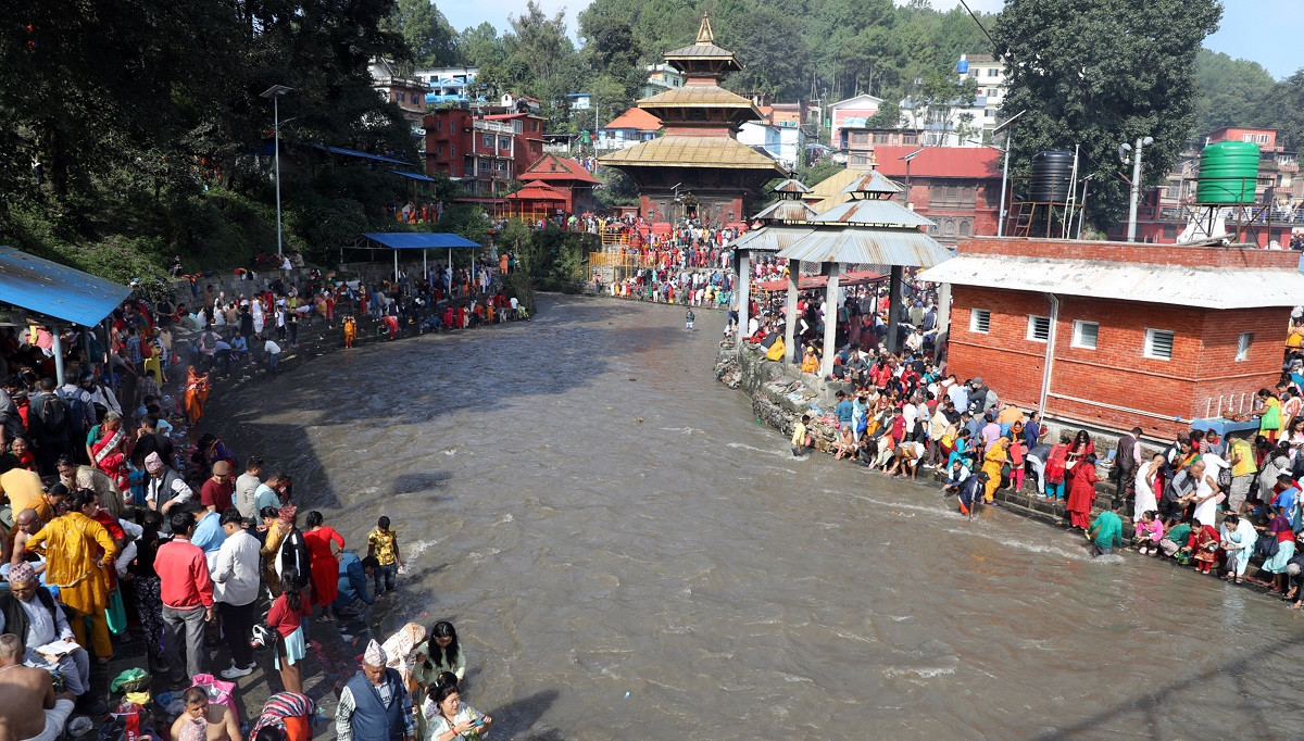 गोकर्णमा बाबुको मुख हेर्ने पर्व [तस्बिरहरु]