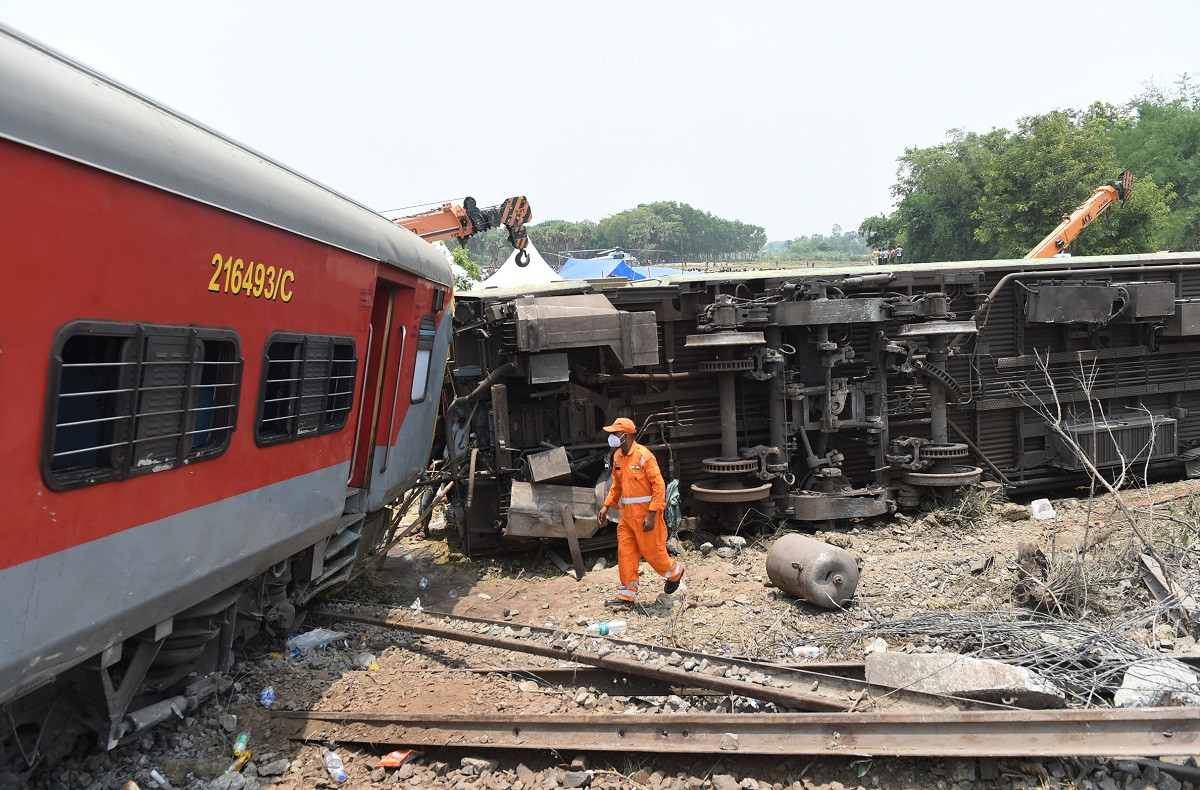 भारतमा रेल दुर्घटना भएको ५१ घण्टापछि सेवा पुनः सञ्चालनमा