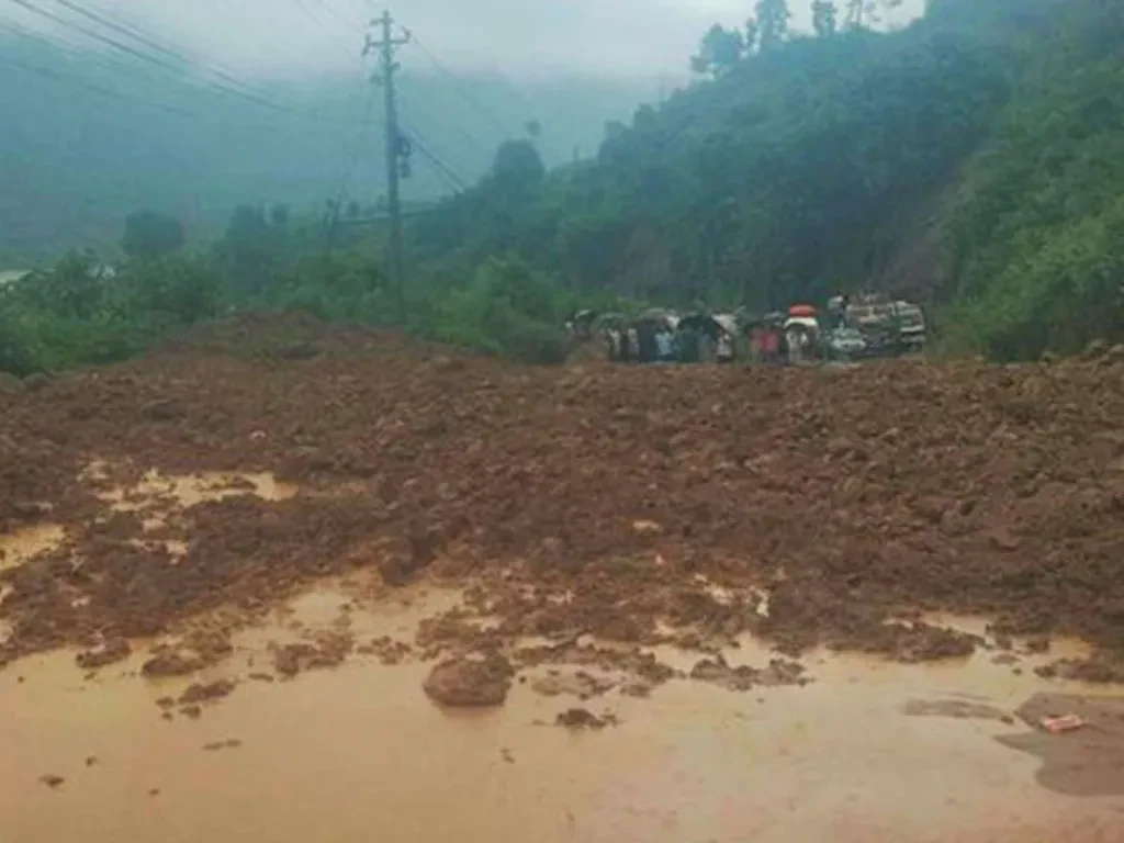 धादिङ बेल्खुको पहिरो पन्छाइयो, दुईतर्फी बाटो सञ्चालन