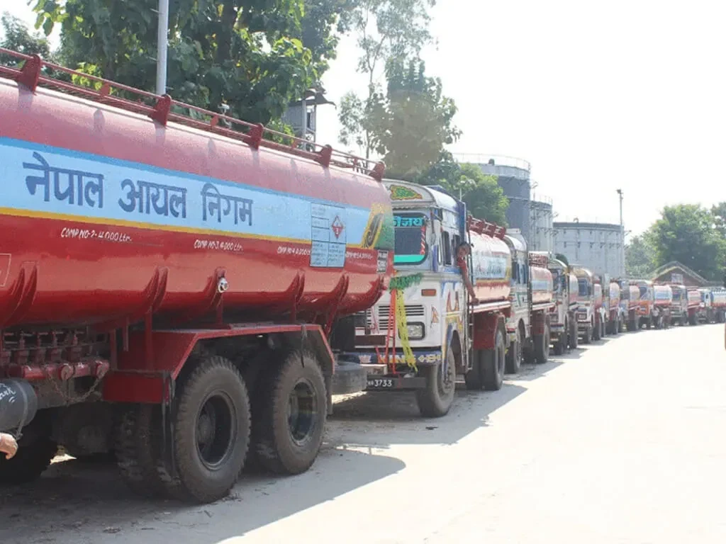 एक वर्षमा आयात भयो साढे ३ खर्ब रूपैयाँबराबरको पेट्रोलियम पदार्थ