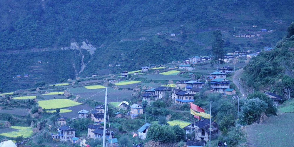 गाउँ छोड्दै युवा, बाँझिँदै जमिन