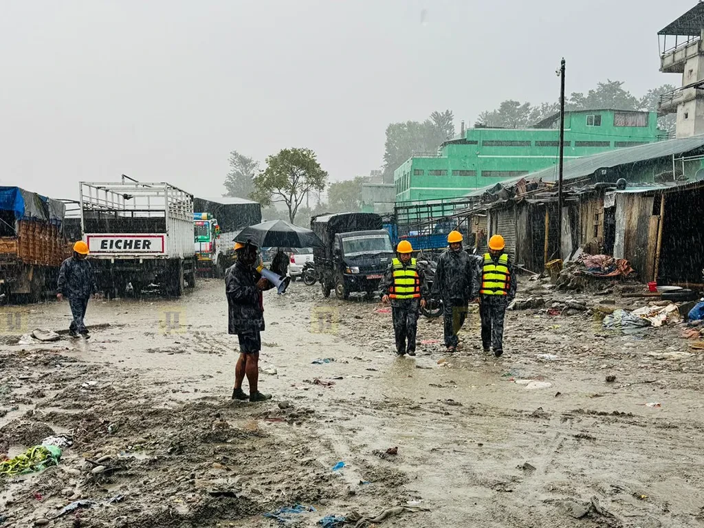 पुनः वर्षासँगै सतर्क रहन प्रशासनको माइकिङ