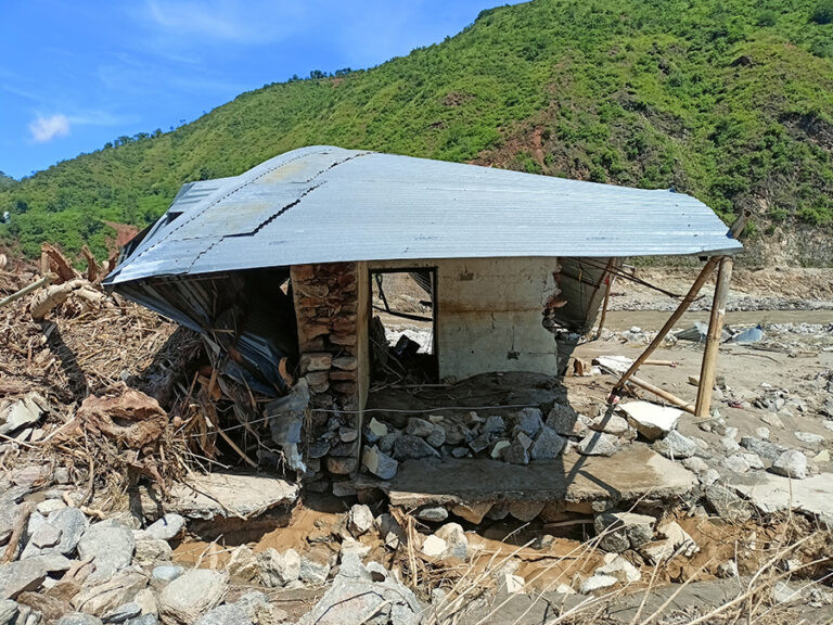 बागलुङका पहिरो पीडितलाई दसैँको भन्दा गुमाएका आफन्तको चिन्ता