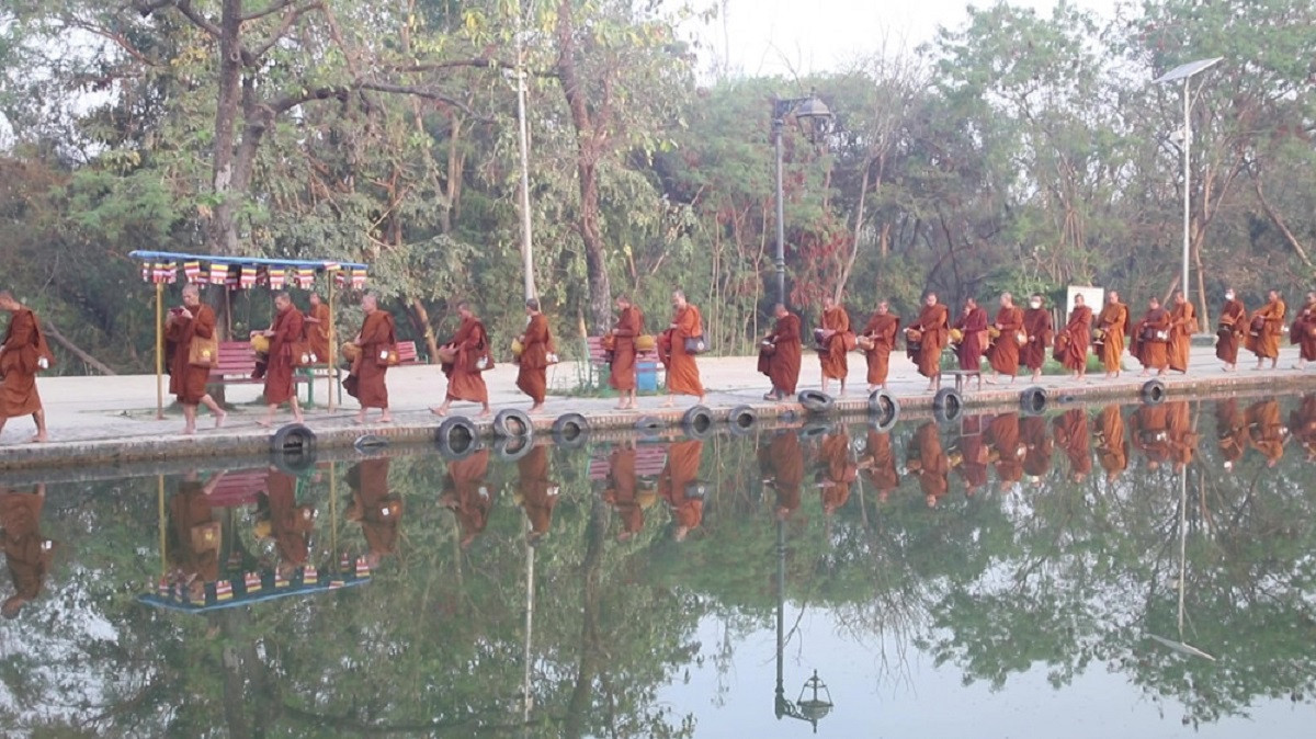 भारतको कुशीनगरबाट लुम्बिनीसम्म १७५ किमी यात्रा खाली खुट्टा यात्रा