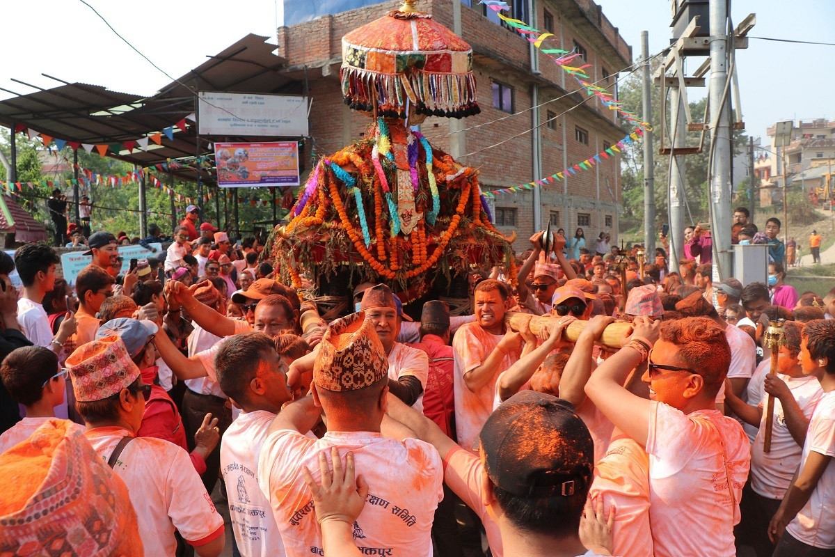 रात पर्दै जाँदा मध्यपुरथिमिको सिद्धिकाली र विष्णुवीर जात्राको रौनक बढ्दै