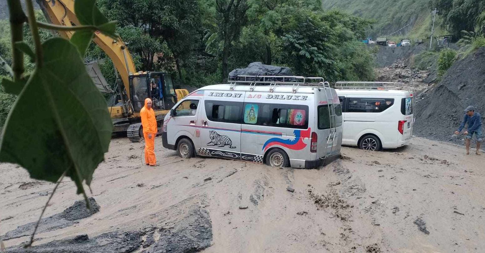 बीपी राजमार्गसहित अवरुद्ध राजमार्गहरु यी हुन् सूचीसहित