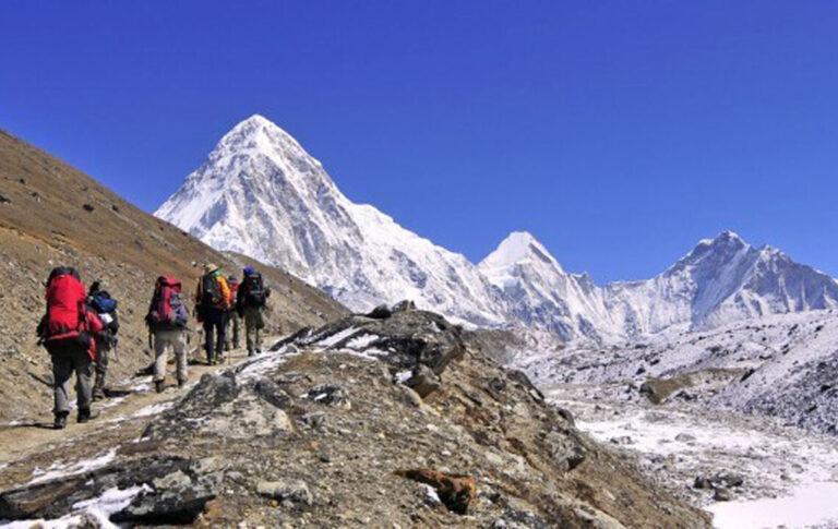 धौलागिरिमा ज्यान गुमाएका रसियन आरोहीको शव संकलन थालियो