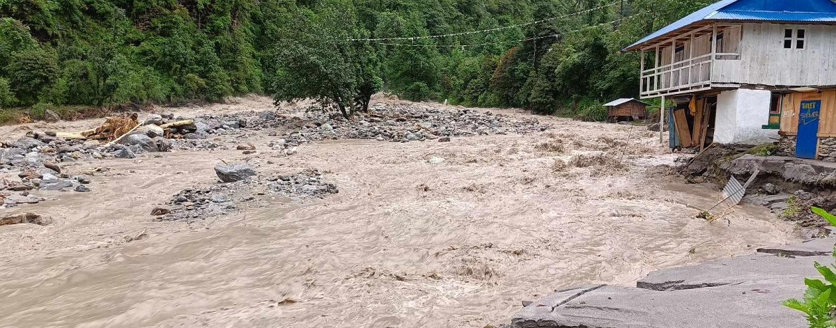 बाढी पहिरोले देशभरका ३६ सडक अबरुद्ध (नामसहित)