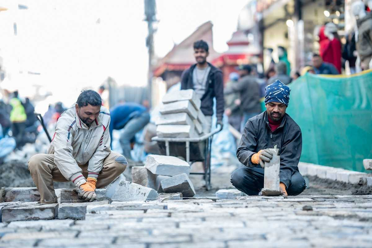 करिब ३३ हजार वर्गमिटरमा ढुङ्गा विछ्याउँदै काठमाडौँ महानगर