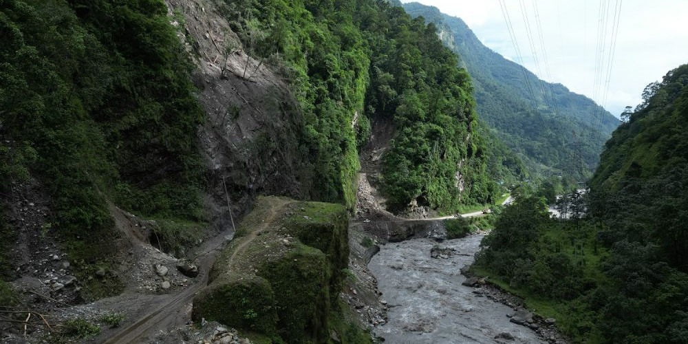 महभिरको पहिरोले दुर्घटनाको जोखिम बढ्यो