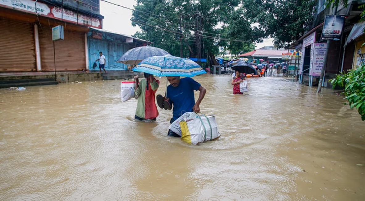 भारतमा बाढीका कारण १५ जनाको मृत्यु