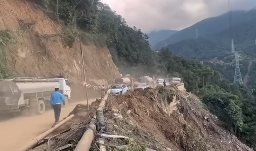 झ्याप्ले खोलामा मर्मतपछि सडक दुईतर्फी सुचारु