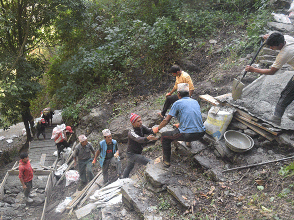 श्रमदान र सहयोग जुटाएर पक्की पदमार्ग