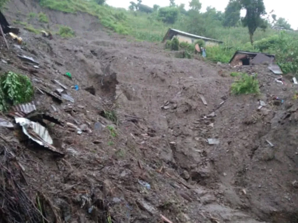 बागलुङ पहिरोमा पुरिएर तीनजना बेपत्ता