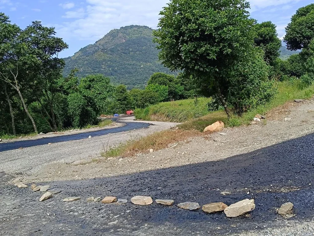 पर्वत र म्याग्दी जोड्ने माझफाँट-लेकफाँट सडक धमाधम कालोपत्र हुँदै