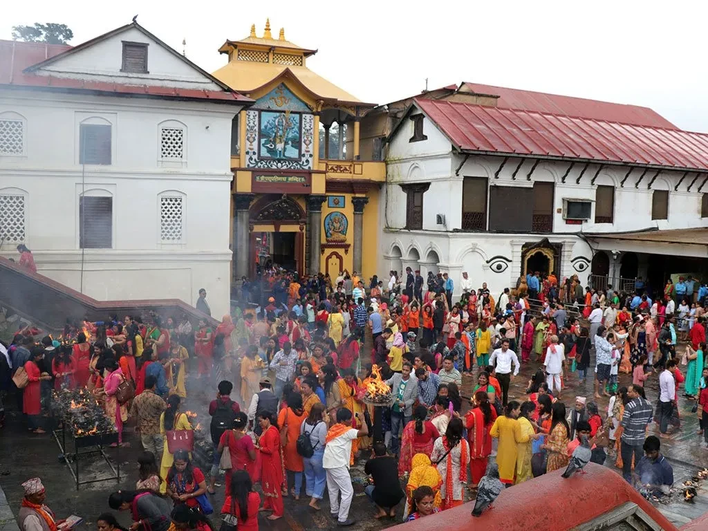 आज साउनको तेस्रो सोमबार, पशुपतिनाथमा भक्तजनको भीड