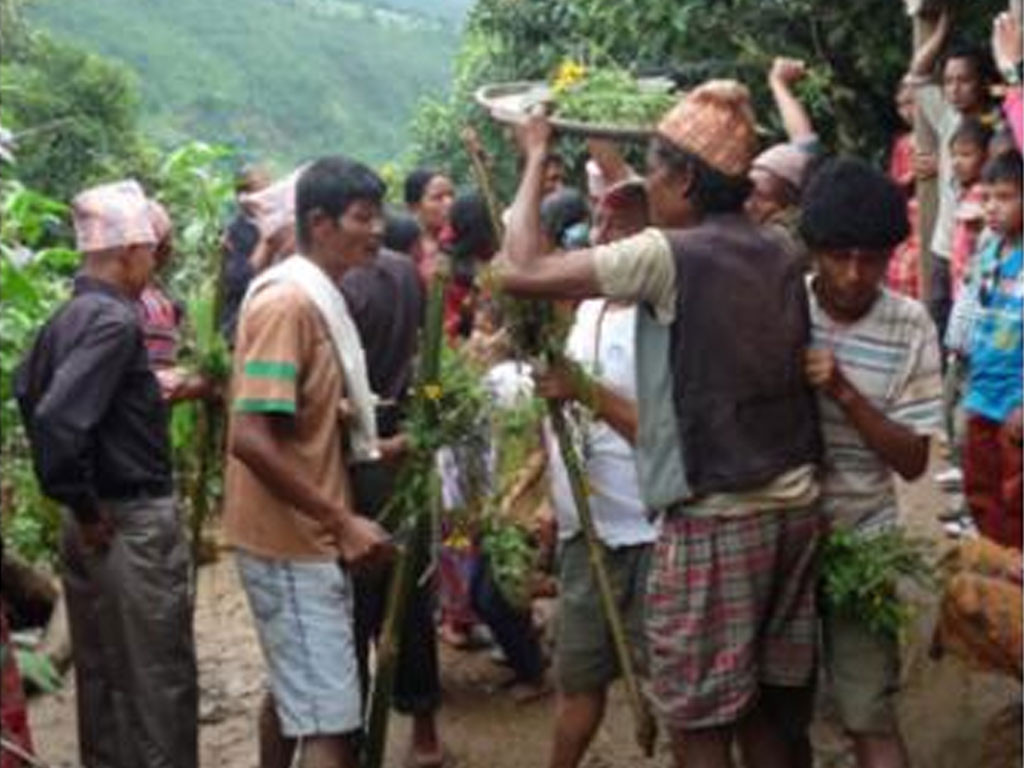 पितृका सम्झनामा माझी समुदायले पितरा पर्व मनाउँदै