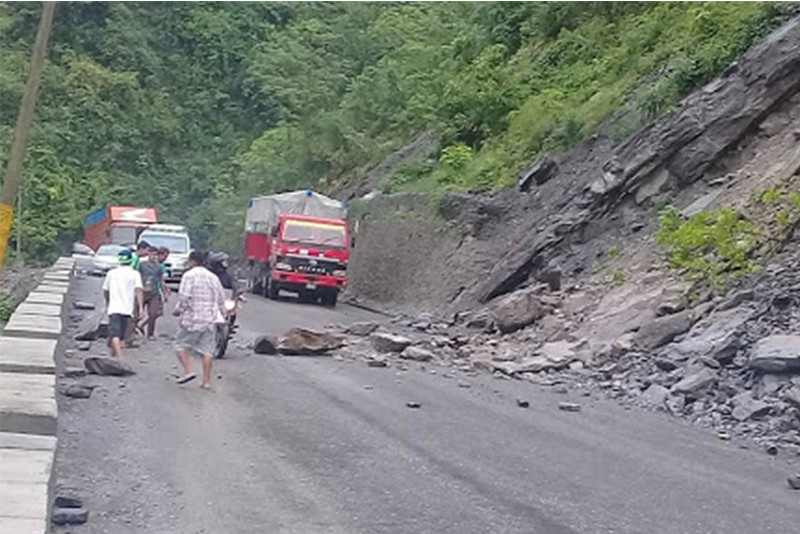 वर्षायामभर पृथ्वी राजमार्ग स्तरोन्नति नहुने