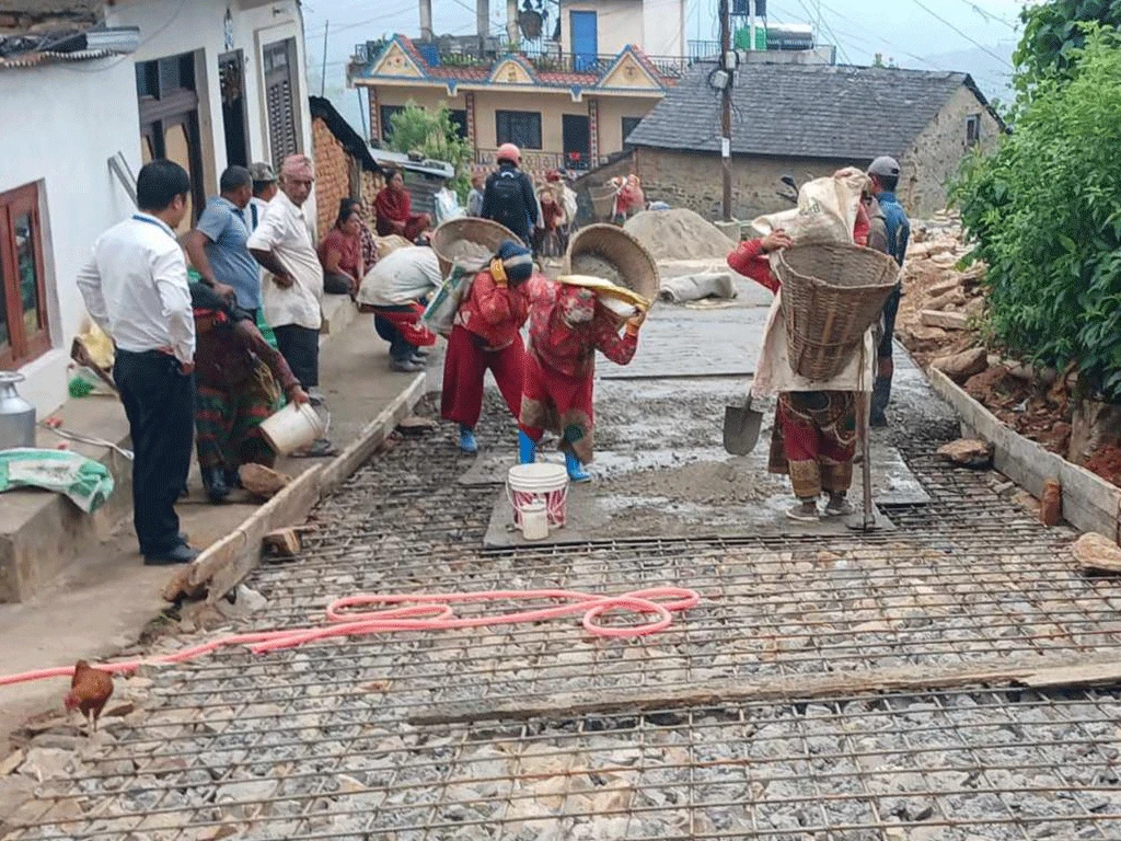 प्रधानमन्त्री रोजगार कार्यक्रम: सडक ढलानमा स्थानीयलाई अवसर