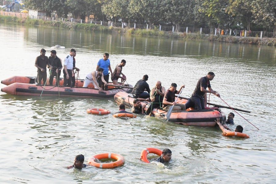 गुजरातमा डुङ्गा दूर्घटना, १२ विद्यार्थीसहित १४ जनाको मृत्यु