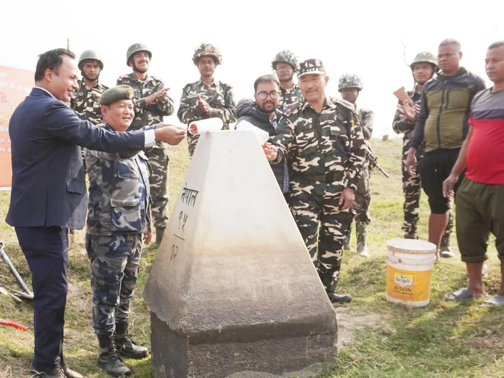 झापामा सीमास्तम्भ मर्मत गरिँदै