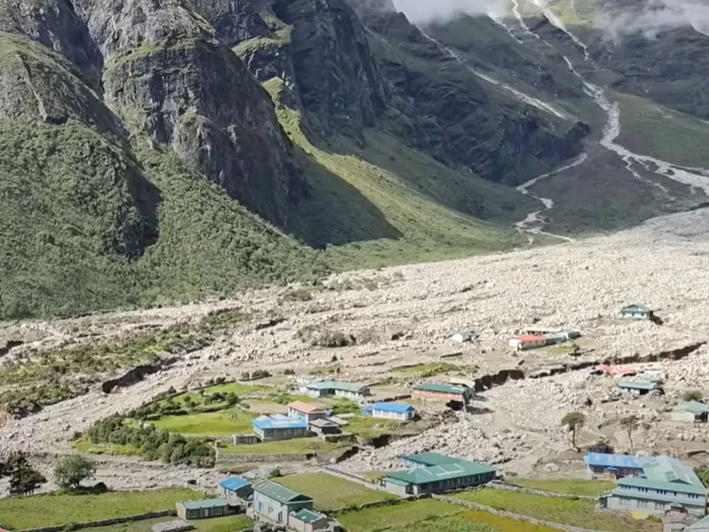 थामे बाढीपीडितको उद्धारमा खटिएका १३ जना प्रहरी पुरस्कृत